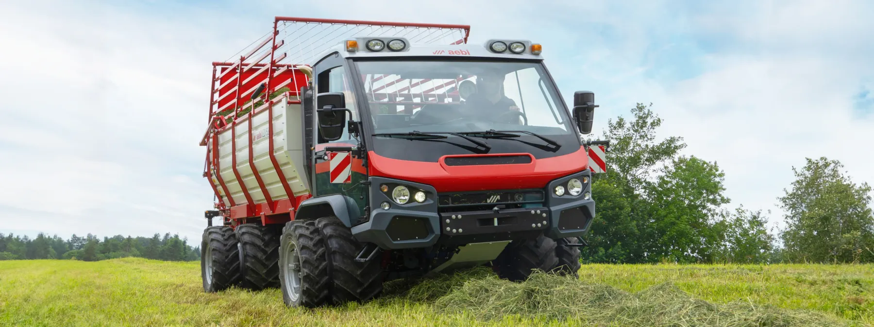 Aebi_TP420_Siloernte_Rueegsau_2024_004_header_edit@2x