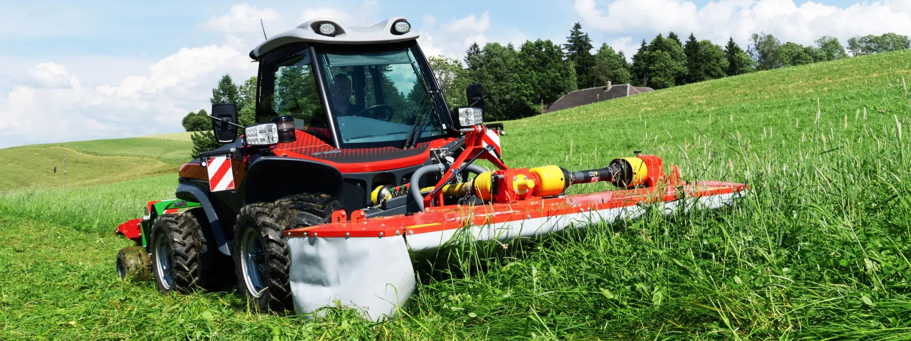 Aebi_TT211_SlopeTractor_Maehen_Emmental_2024_003@2x